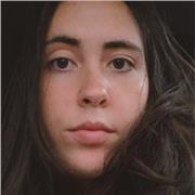 Profesora apta para enseñar arte a los más pequeños